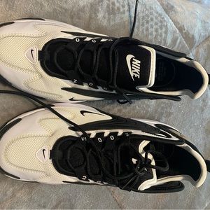 Nike size 8 Zoom 2K